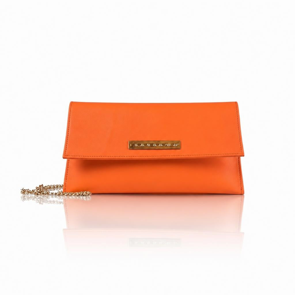 Laura – Pochette artigianale in pelle di vitello con patta