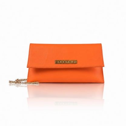 Laura – Pochette artigianale in pelle di vitello con patta
