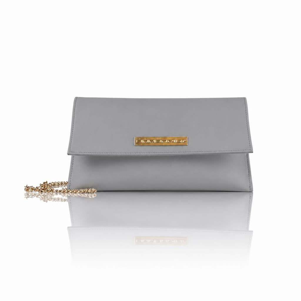 Laura – Pochette artigianale in pelle di vitello con patta