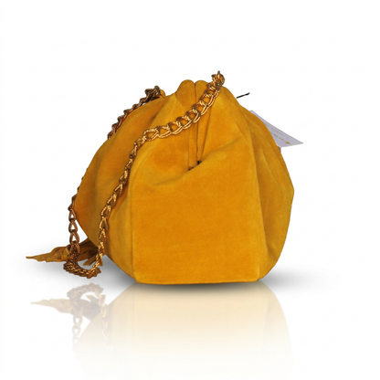 Borsa pasticcino Soley in camoscio con catena dorata