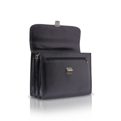 Foto con patta aperta: Borsa 24 ore Ferdinand in pelle nera con patta sollevata e tasca anteriore con zip.